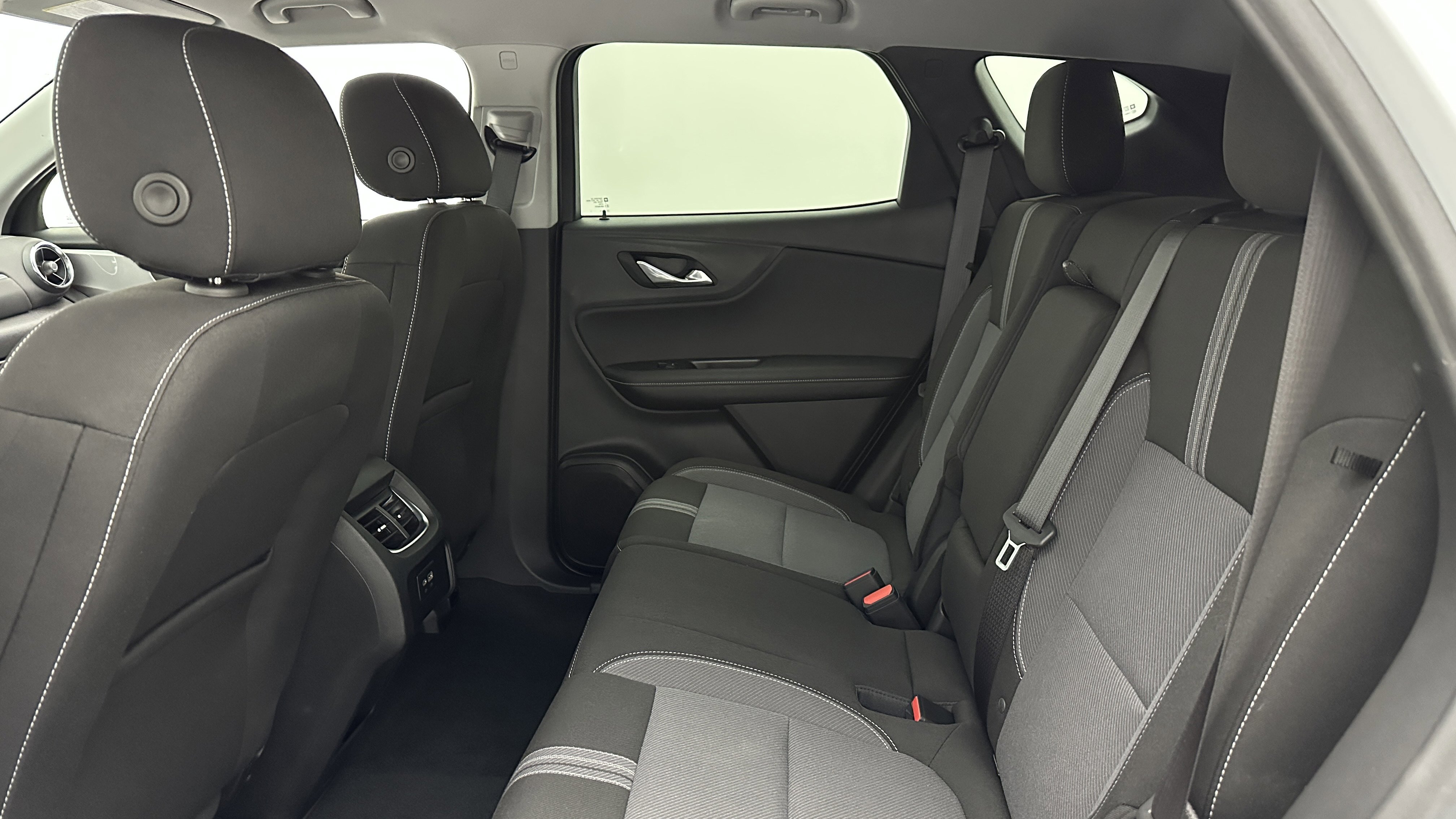 Used 2025 Chevrolet Blazer LT image 27