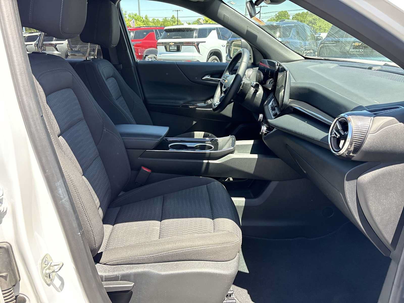 Used 2025 Chevrolet Equinox LT AWD/4WD image 27