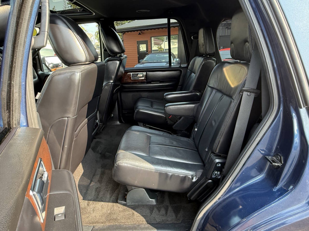 Used 2016 Lincoln Navigator Select AWD/4WD image 16