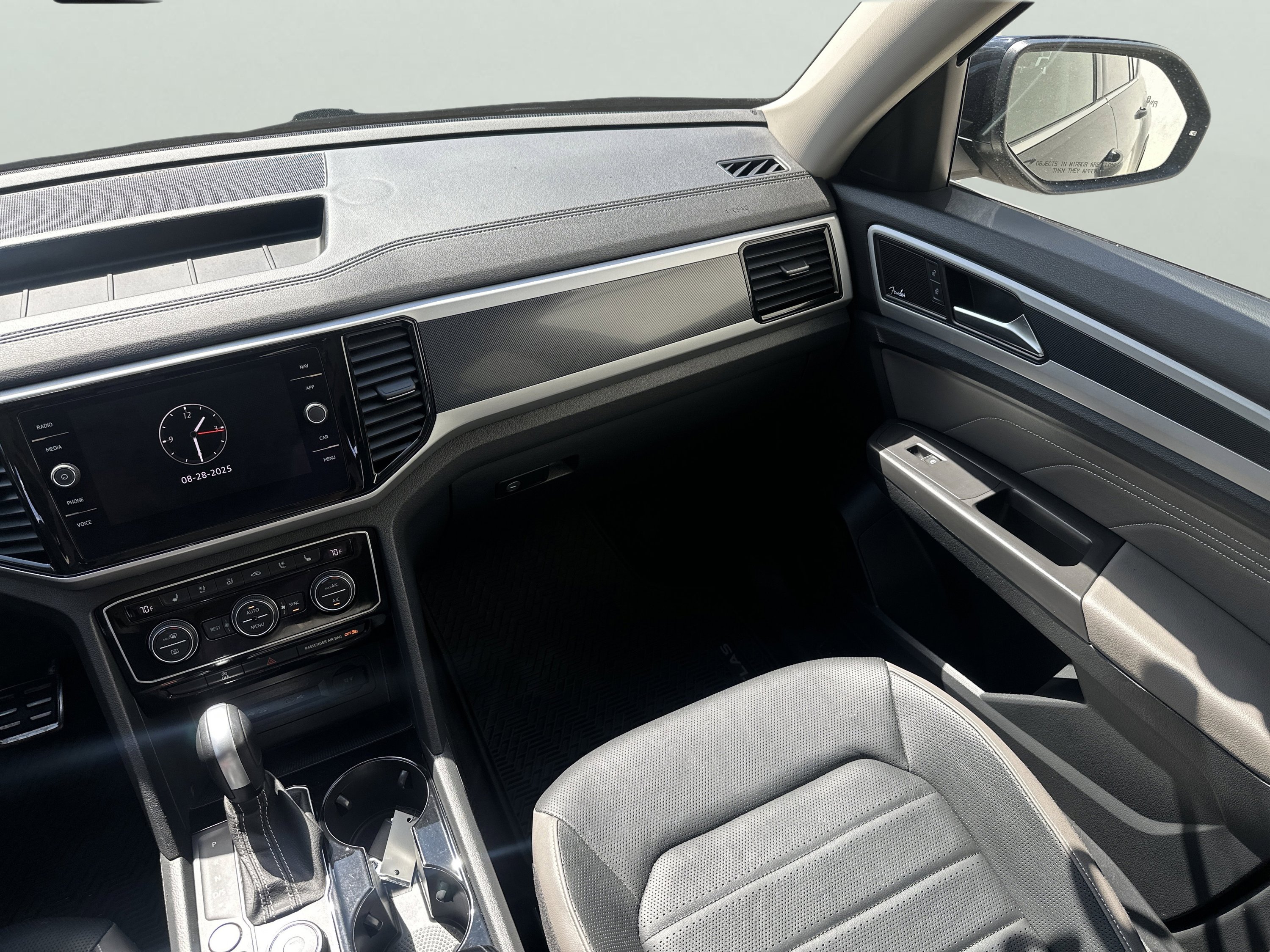 Used 2022 Volkswagen Atlas SEL Premium image 16