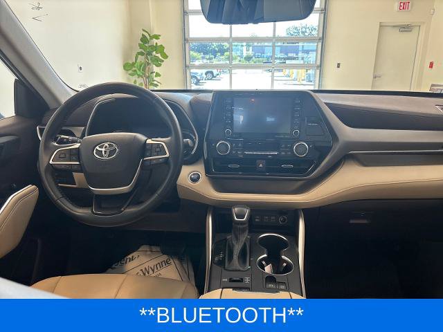 Used 2022 Toyota Highlander XLE AWD/4WD image 9