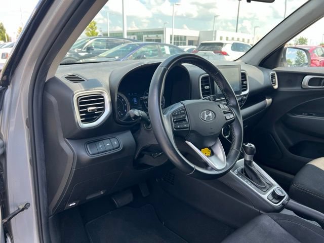 Used 2020 Hyundai Venue SEL w/ Convenience Package FWD image 9