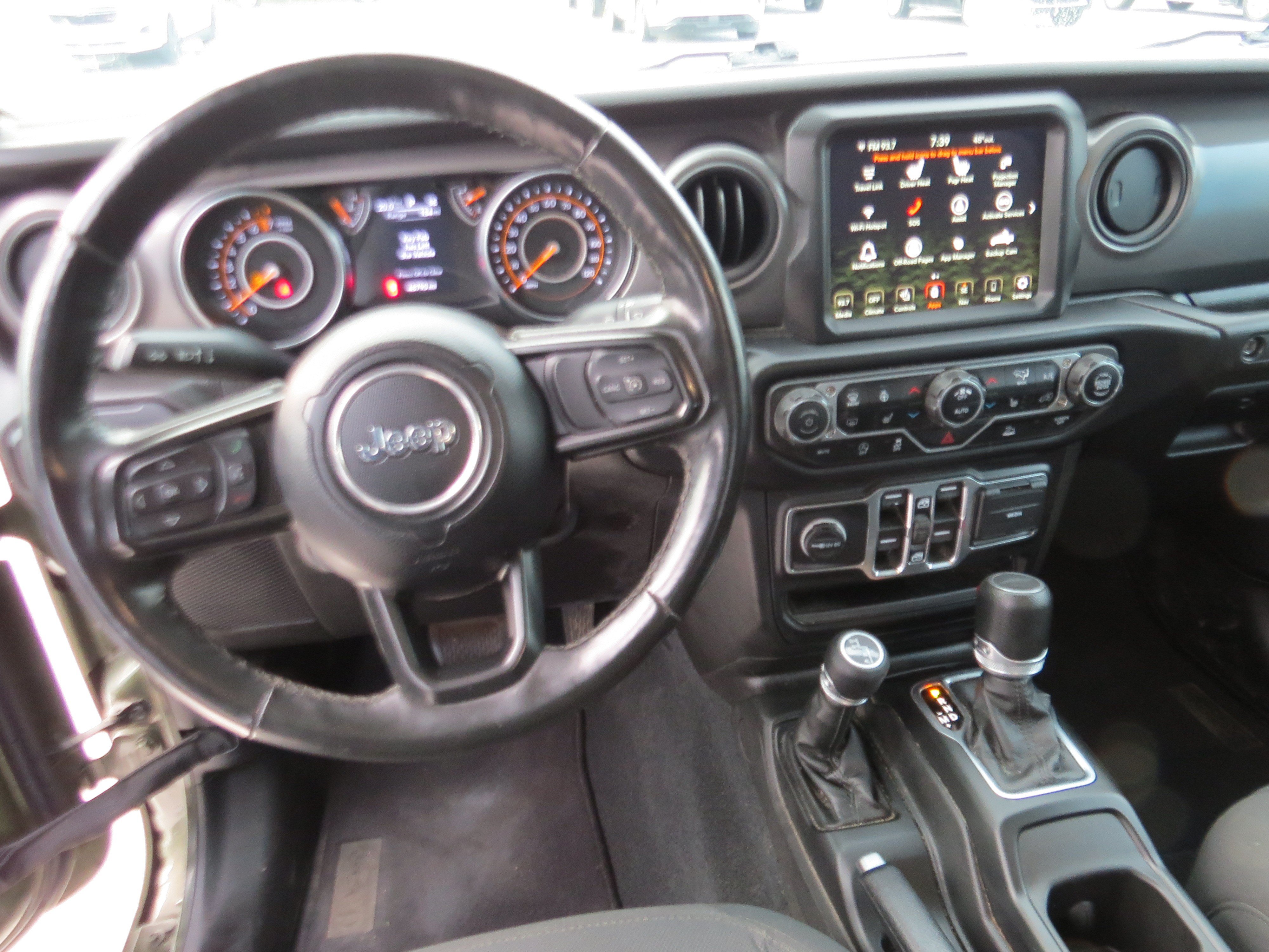 Used 2023 Jeep Gladiator Sport AWD/4WD image 15