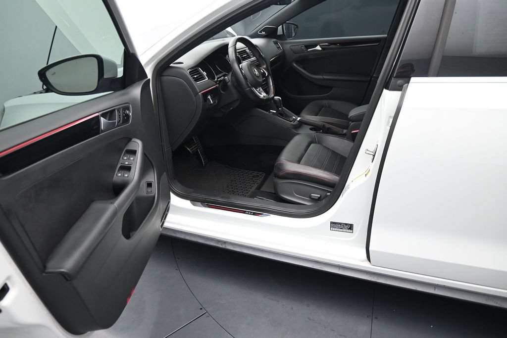 Used 2018 Volkswagen Jetta GLI FWD image 15