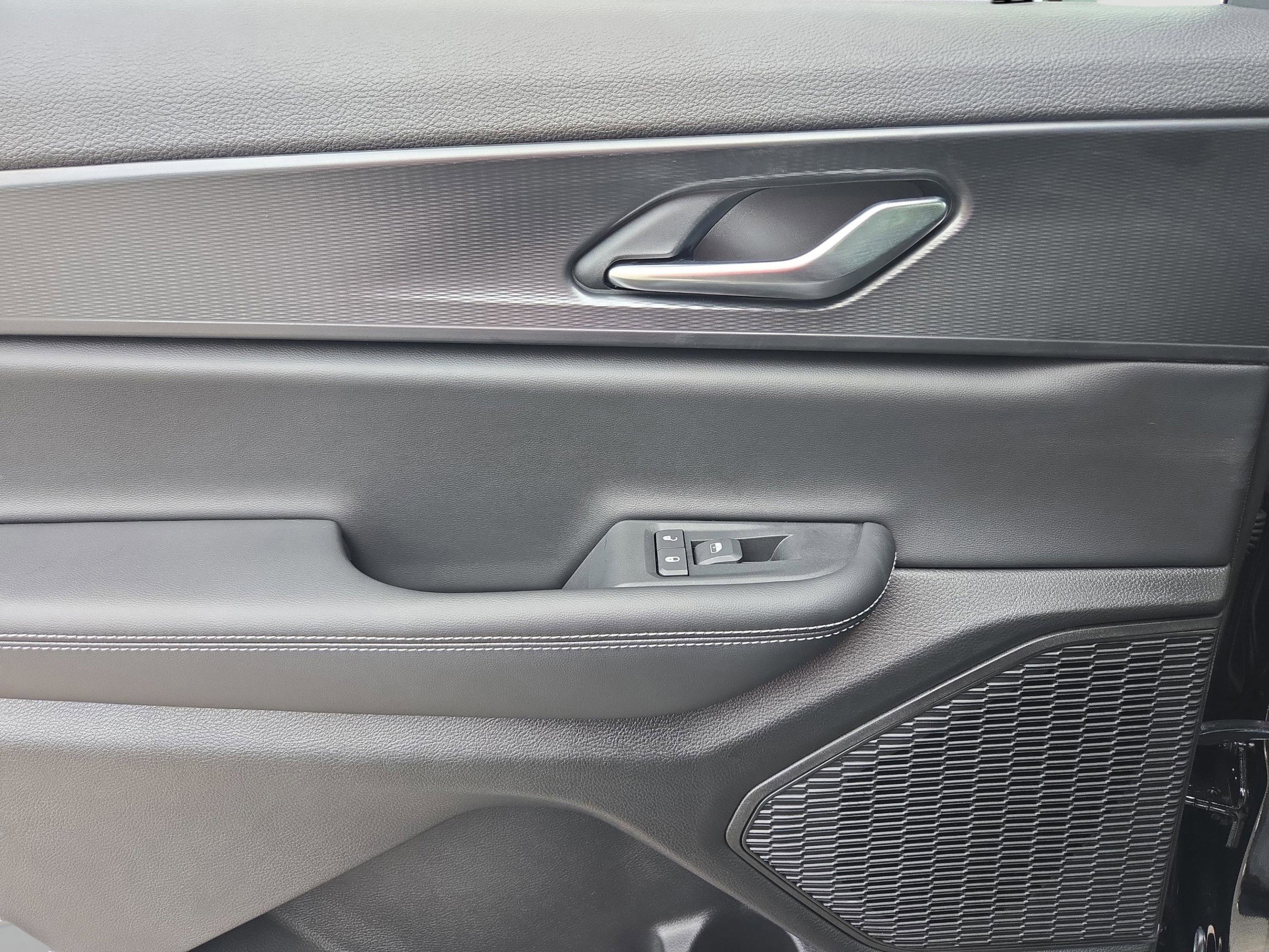 New 2025 Jeep Grand Cherokee L Altitude image 38