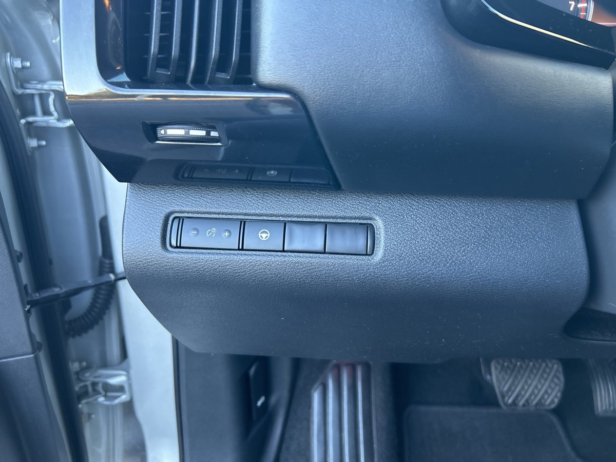 Used 2022 Nissan Pathfinder SV w/ Cargo Package image 22