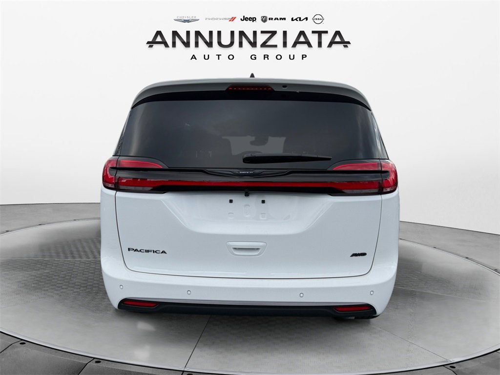 New 2026 Chrysler Pacifica Select image 4