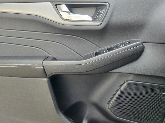 New 2025 Ford Escape SE image 17
