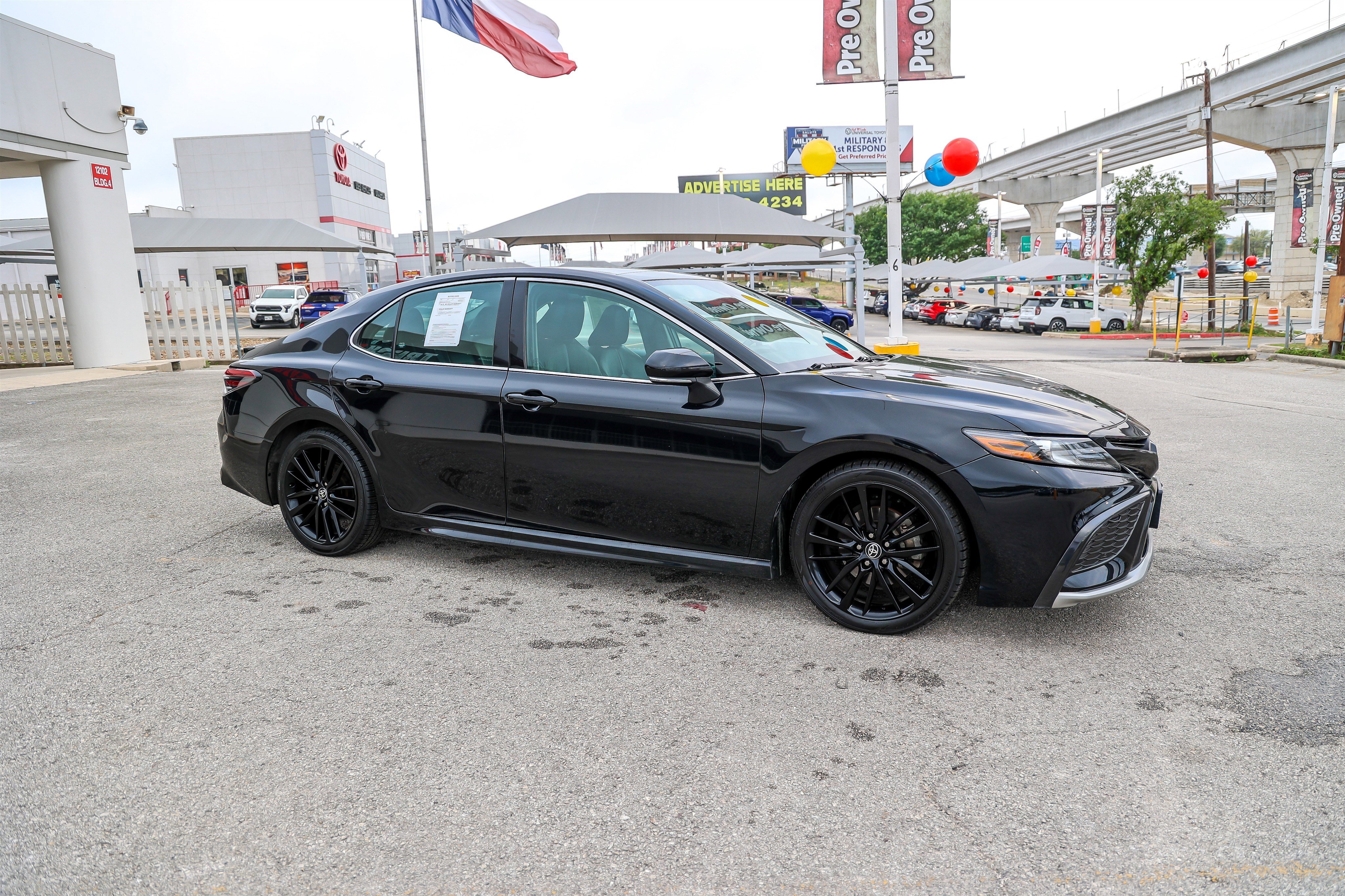 Used 2022 Toyota Camry XSE image 6
