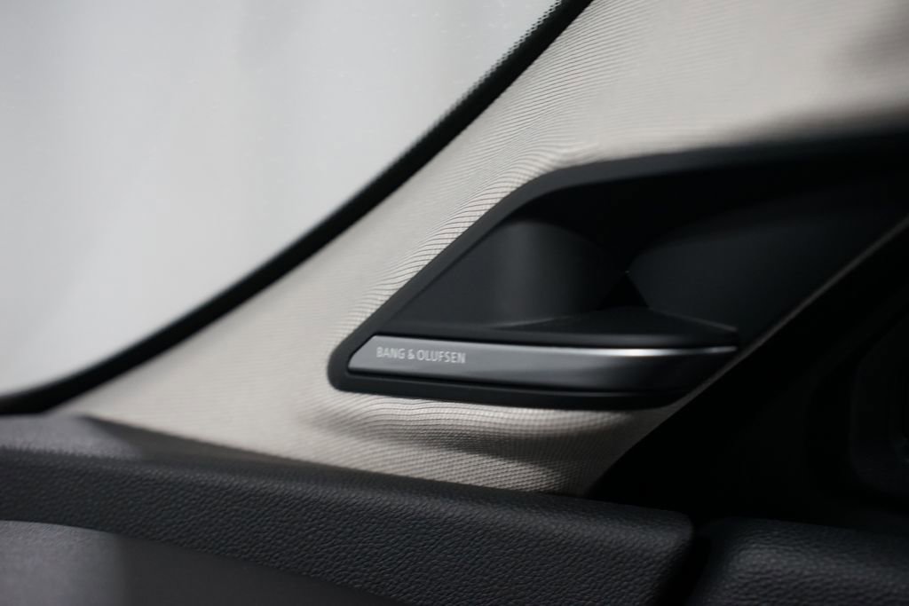 Used 2025 Acura MDX w/ Technology Package image 25