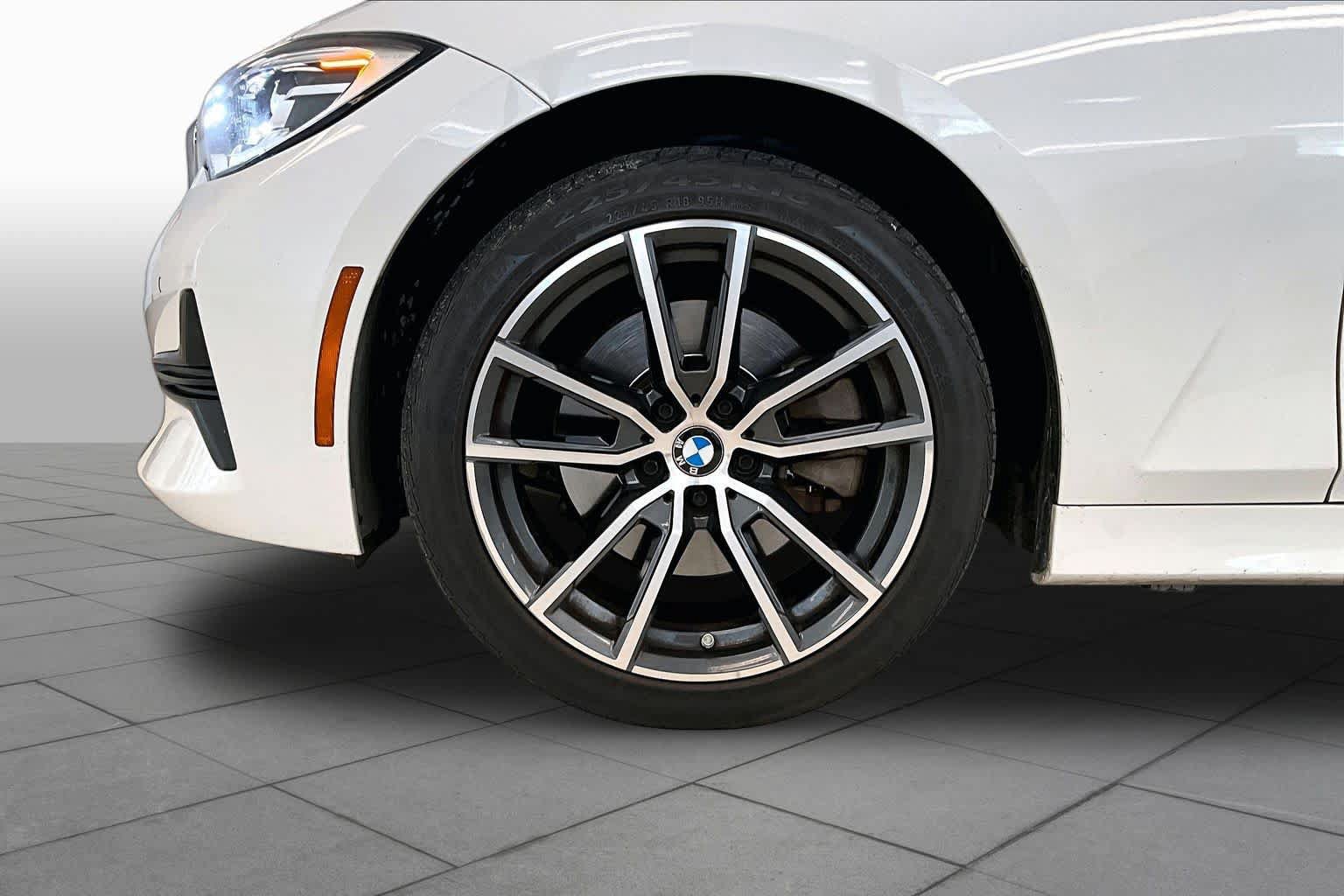 Used 2020 BMW 330i xDrive Sedan w/ Convenience Package AWD/4WD image 9