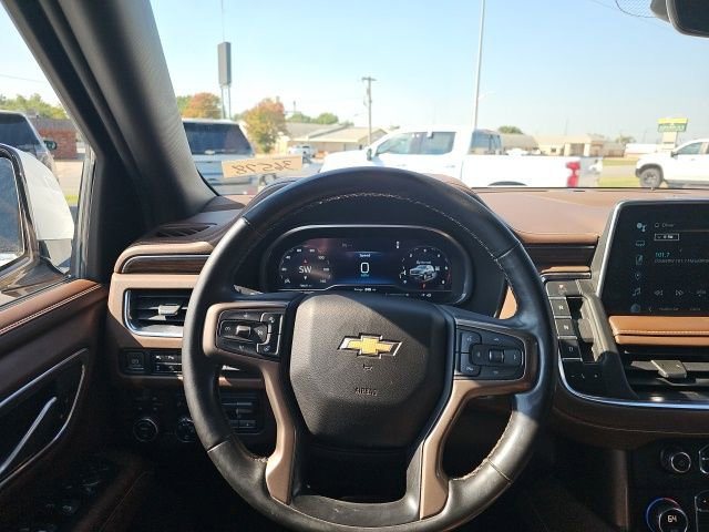 Used 2023 Chevrolet Suburban High Country image 3