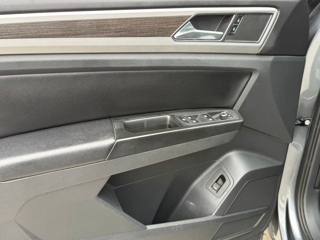 Used 2018 Volkswagen Atlas SEL w/ R-Line Package AWD/4WD image 10