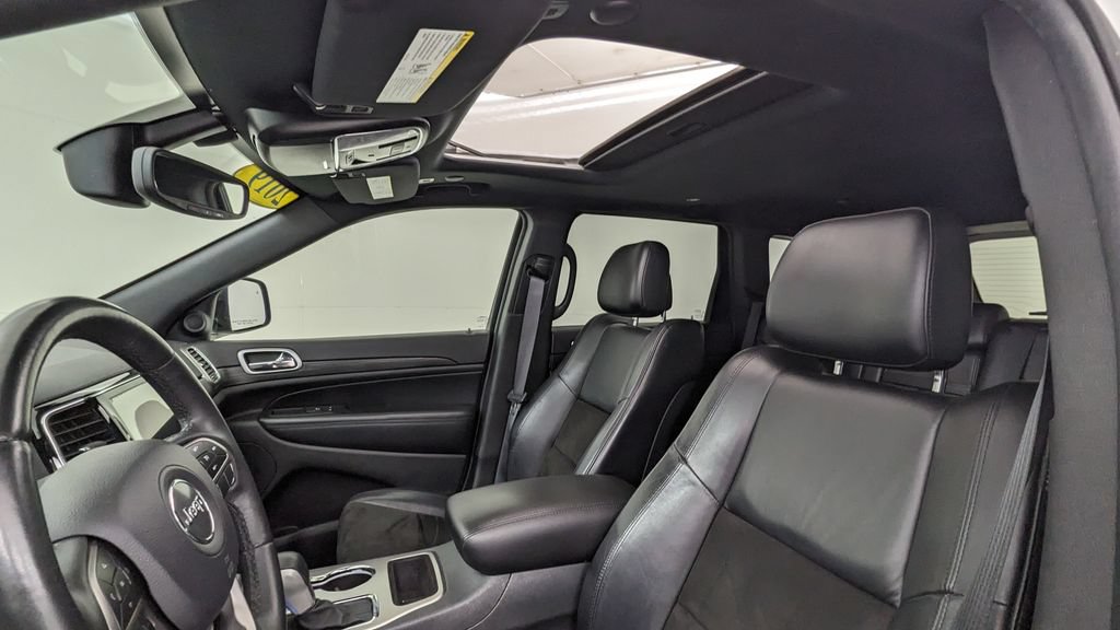 Used 2019 Jeep Grand Cherokee Altitude AWD/4WD image 3
