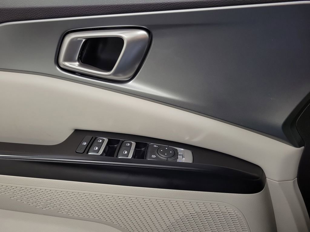 Used 2024 Kia Carnival LX image 19