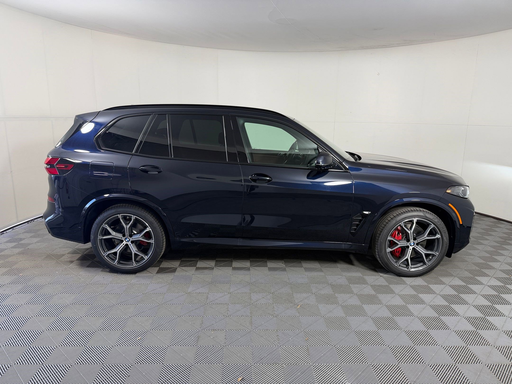 New 2026 BMW X5 xDrive40i w/ M Sport Package AWD/4WD image 8