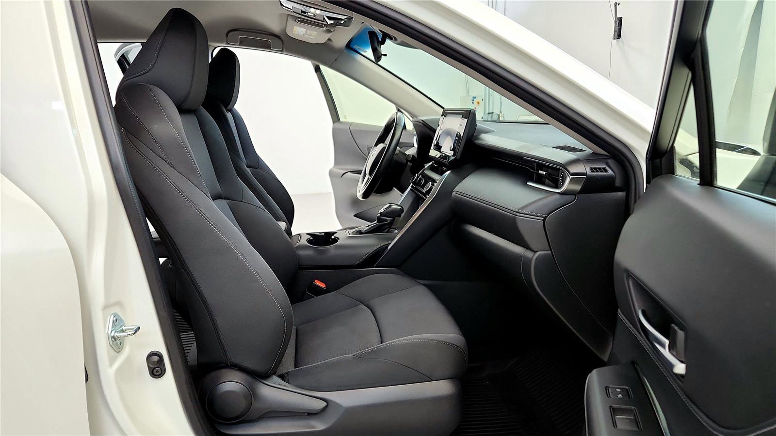 Used 2021 Toyota Venza LE w/ Carpet Mat Package (TMS) image 17