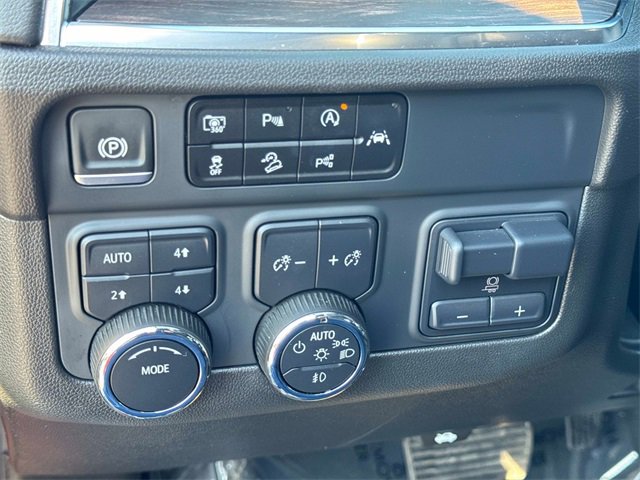 Used 2025 Chevrolet Tahoe Z71 w/ Comfort Package image 28