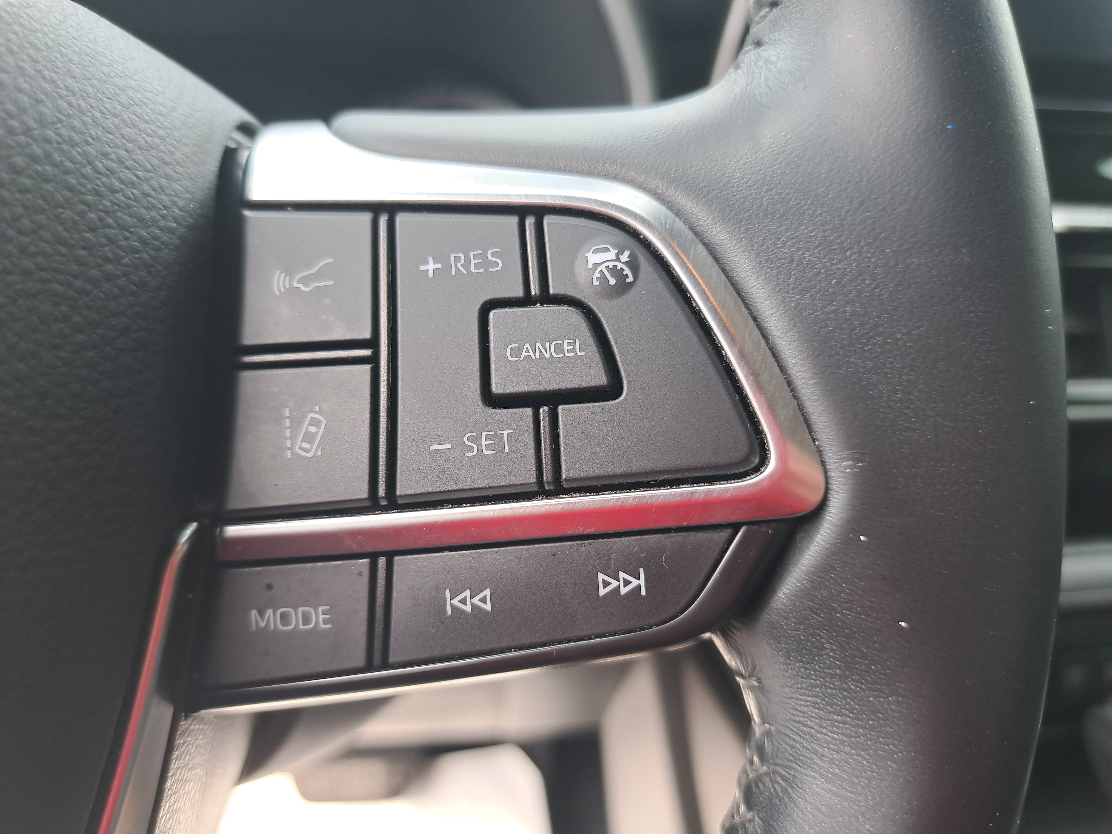 Used 2021 Toyota Highlander XLE FWD image 19