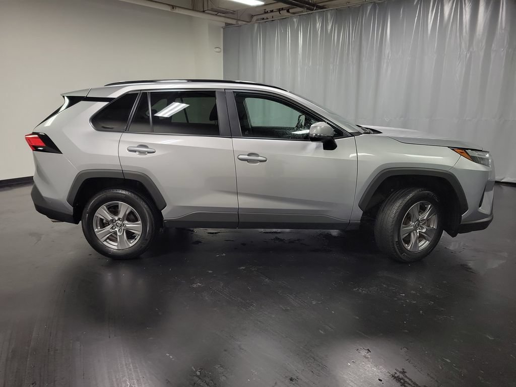 Used 2025 Toyota RAV4 XLE AWD/4WD image 9