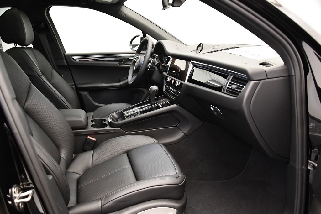 Used 2025 Porsche Macan image 46
