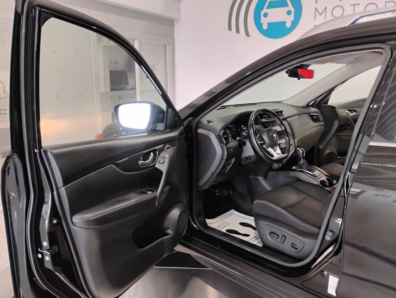 Used 2019 Nissan Rogue SV FWD image 8