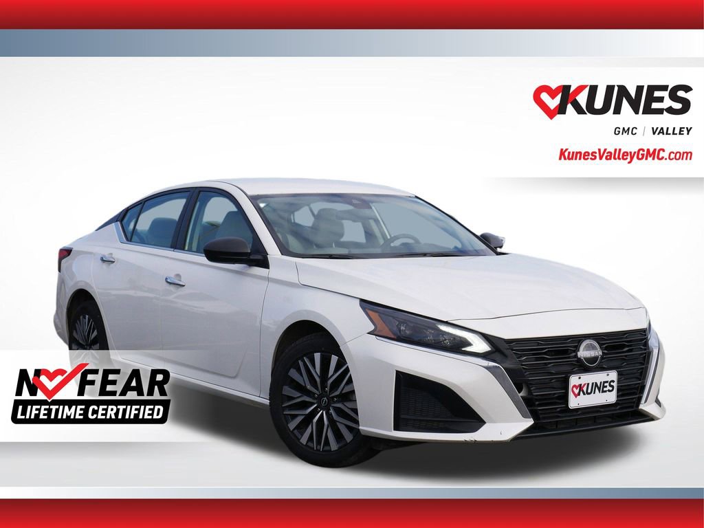 Used 2024 Nissan Altima 2.5 SV AWD/4WD image 1