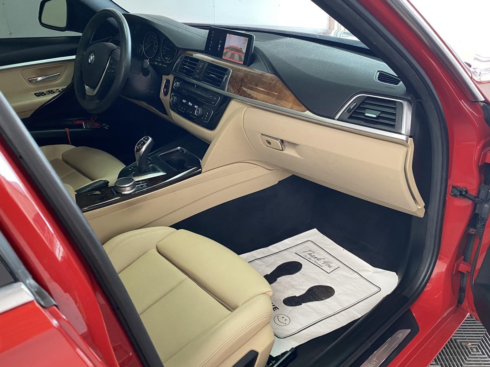 Used 2018 BMW 330i xDrive Sedan w/ Premium Package AWD/4WD image 8