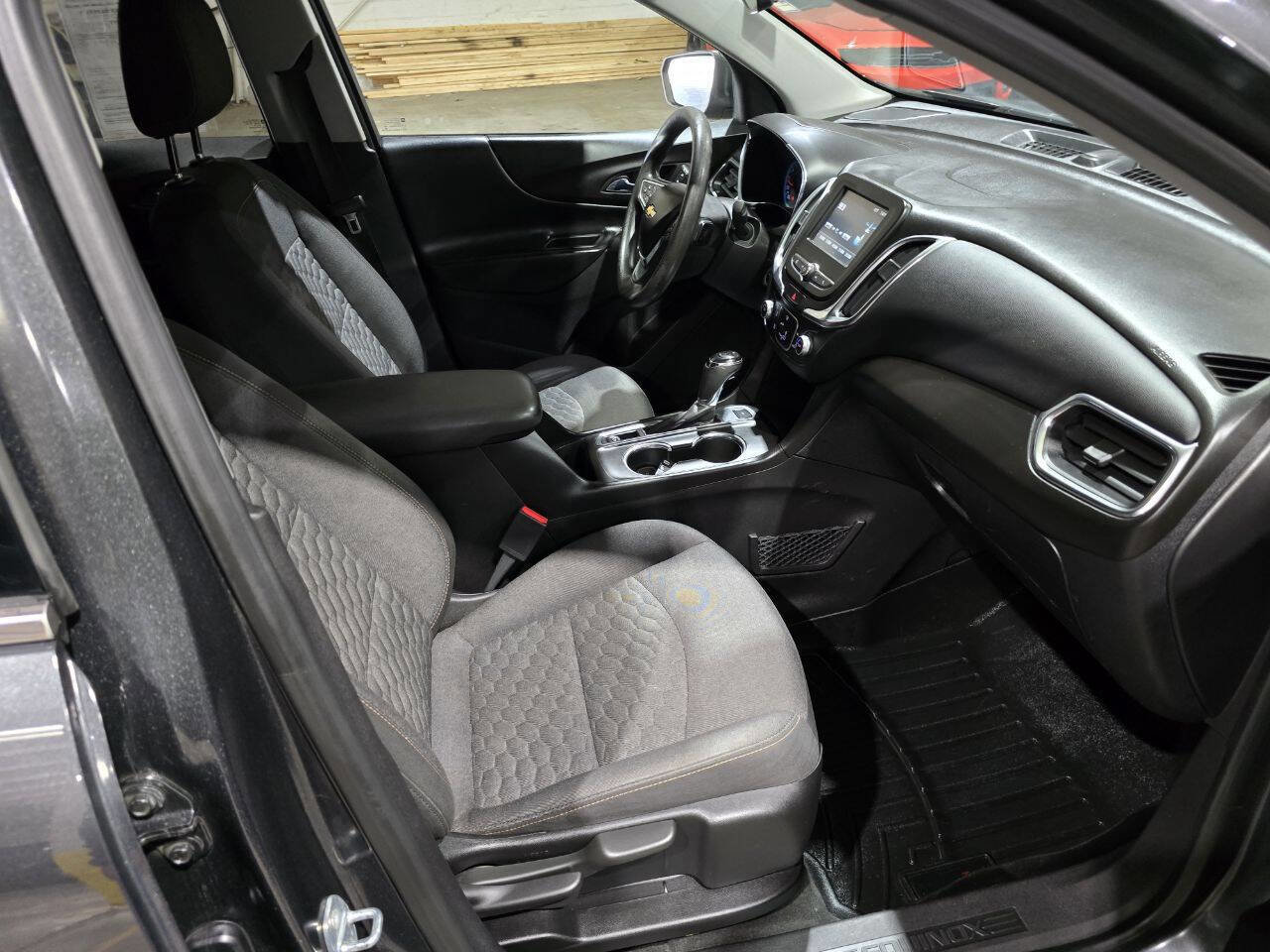 Used 2018 Chevrolet Equinox LT image 32