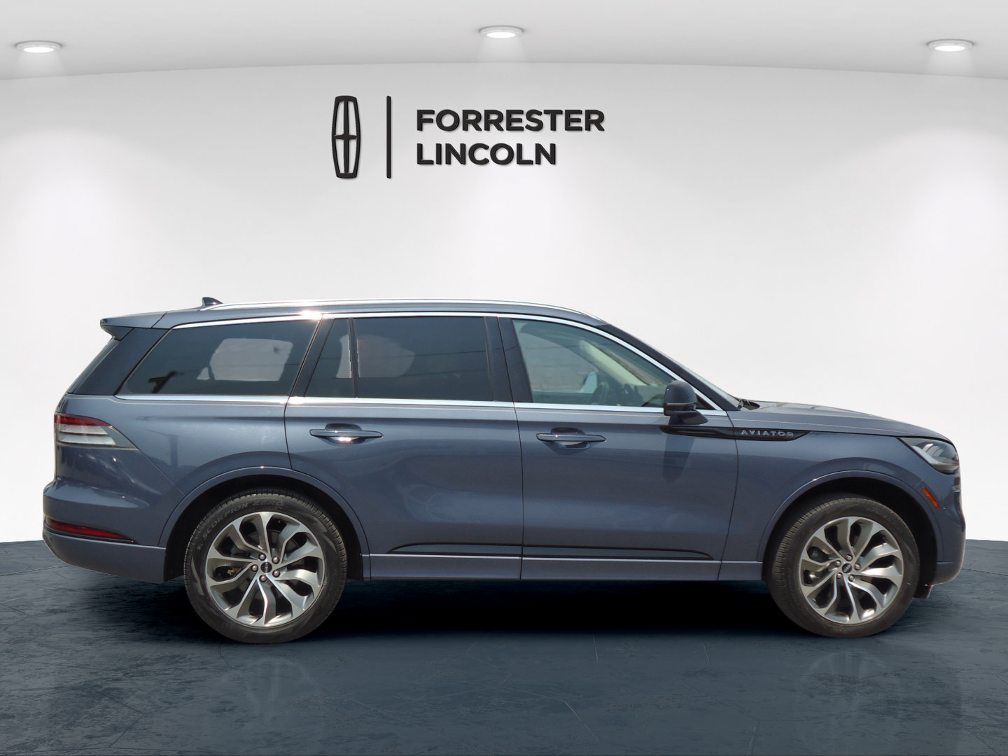 Used 2021 Lincoln Aviator Grand Touring w/ Elements Package Plus AWD/4WD image 2