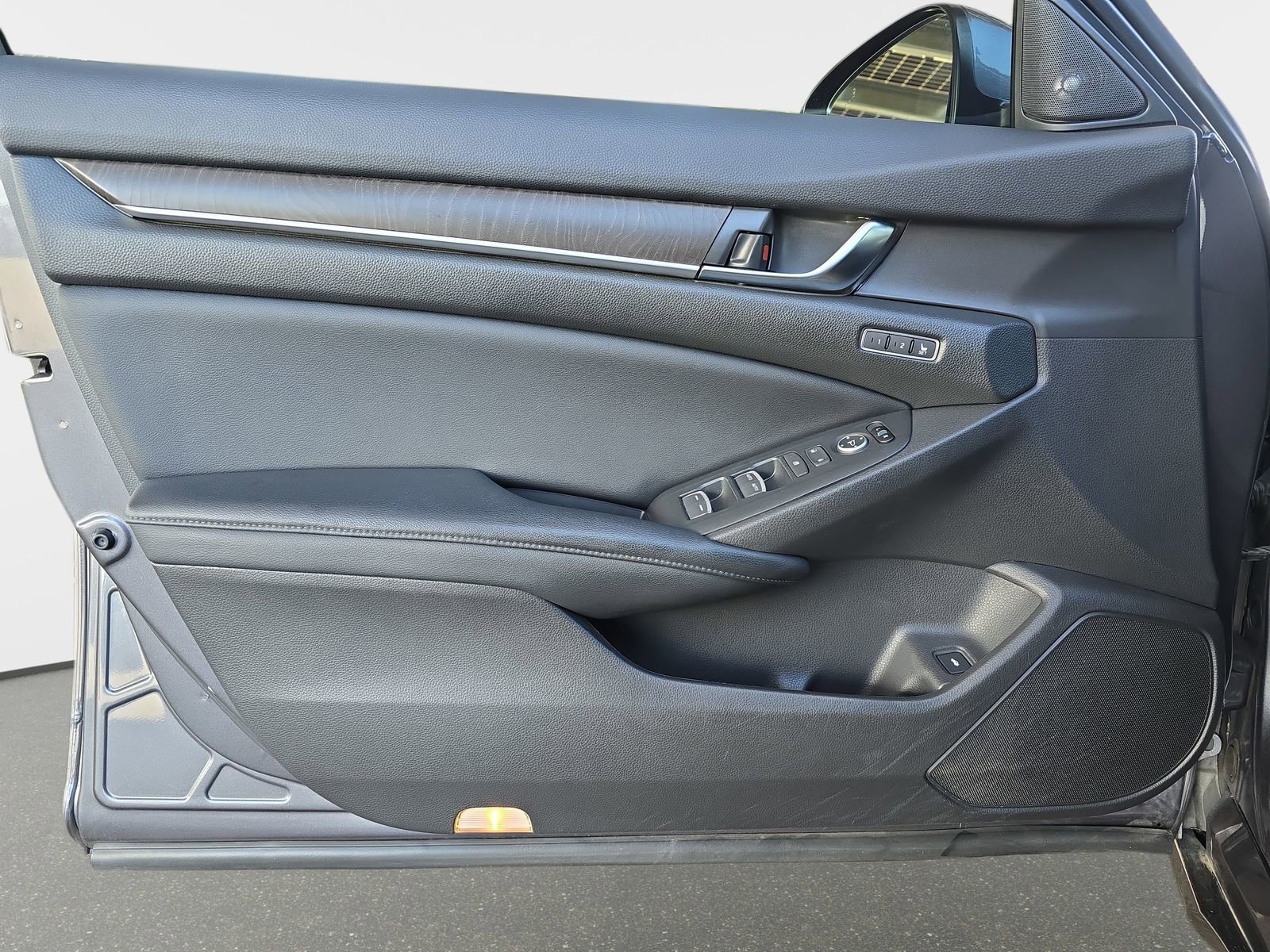 Used 2018 Honda Accord Touring image 28