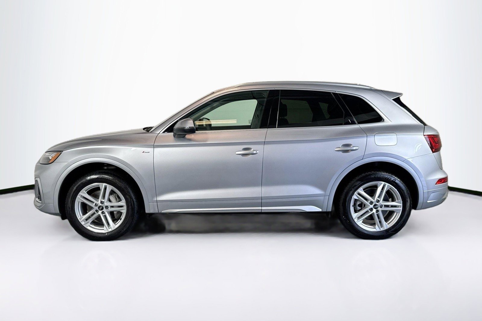 Used 2025 Audi Q5 e Premium Plus w/ Premium Plus Package AWD/4WD image 8