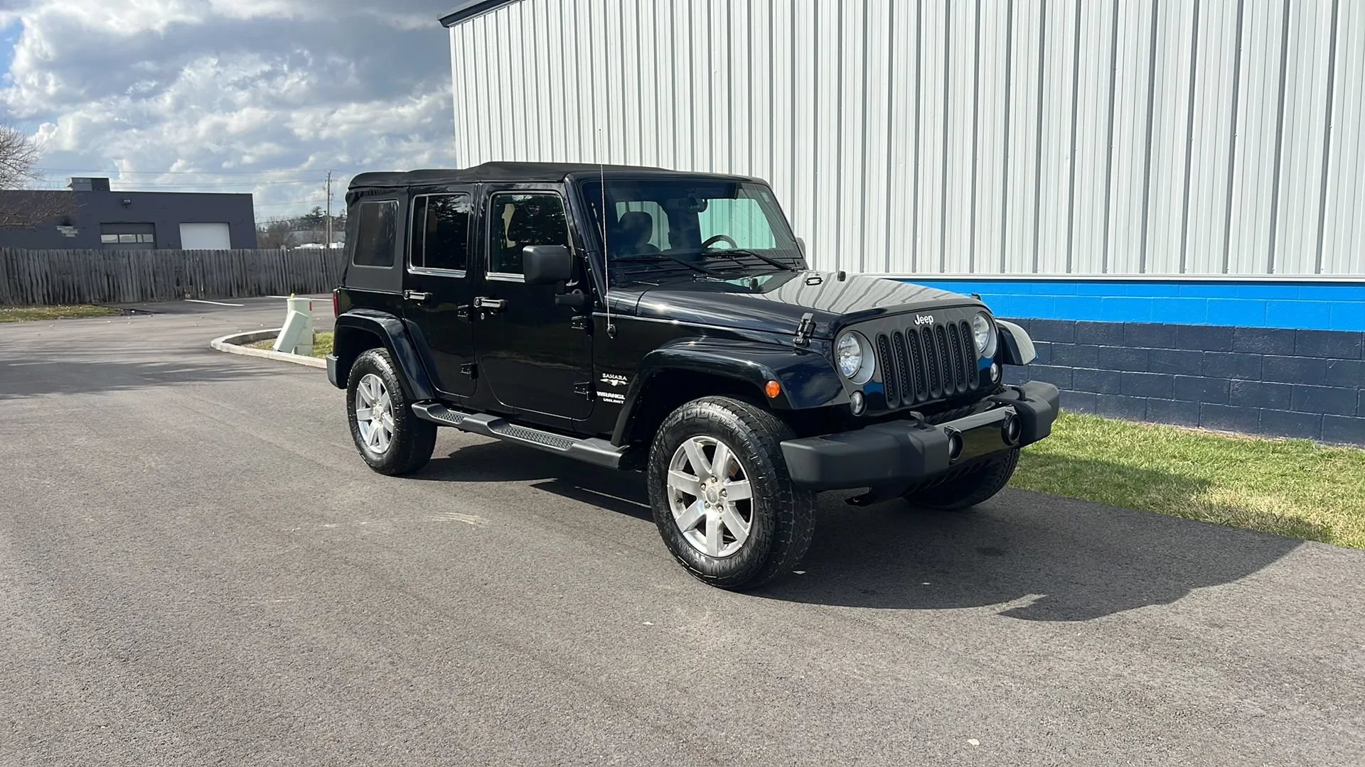 Used 2016 Jeep Wrangler Unlimited Sahara AWD/4WD image 3