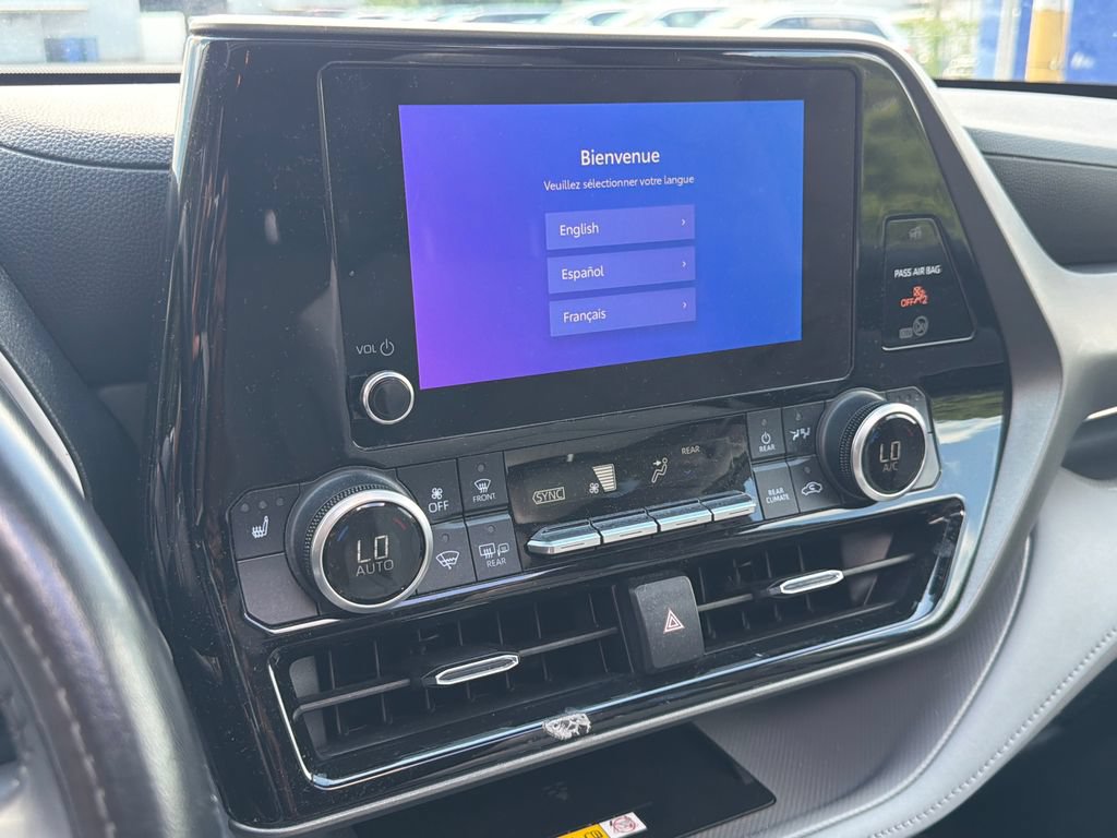 Used 2023 Toyota Highlander XLE FWD image 28