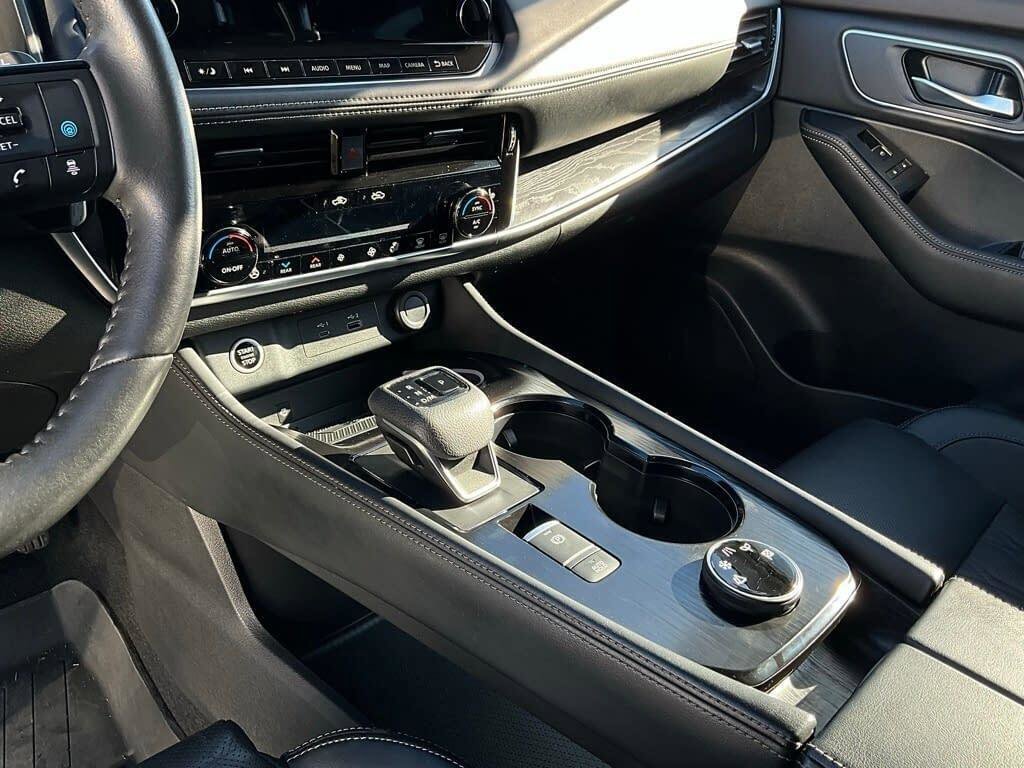 Used 2021 Nissan Rogue Platinum image 16