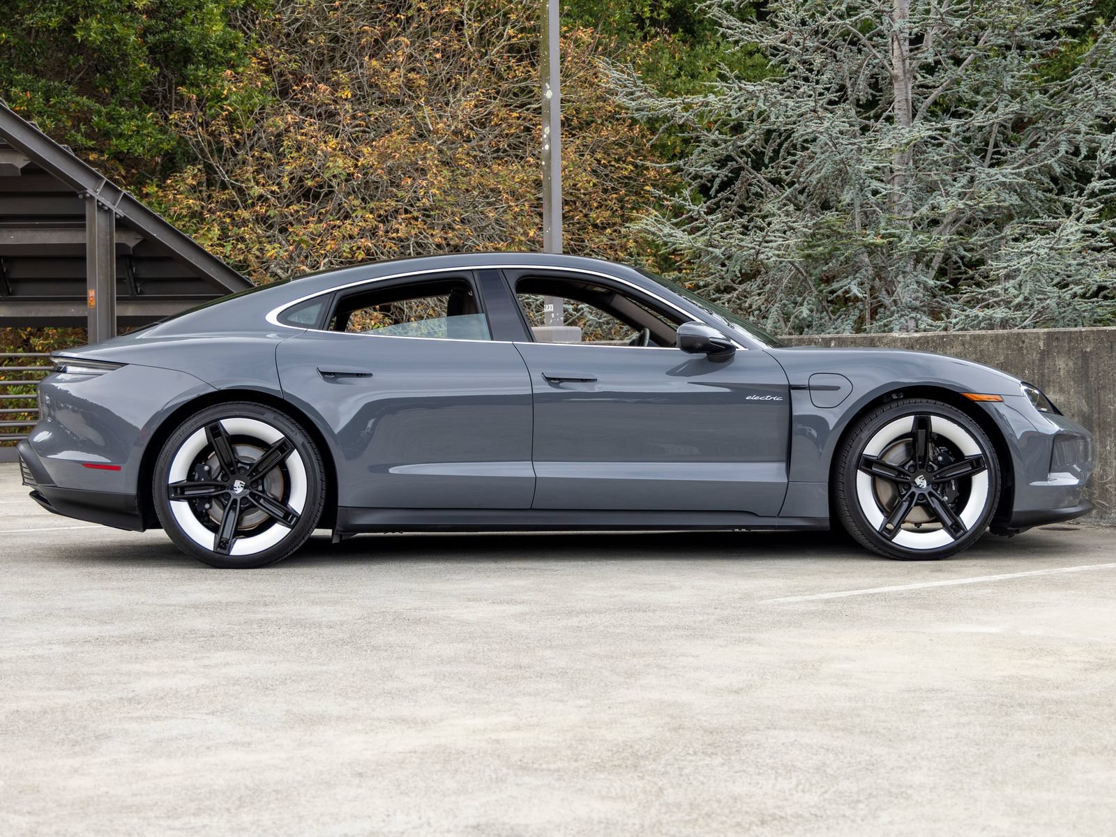 Certified 2025 Porsche Taycan AWD/4WD image 12