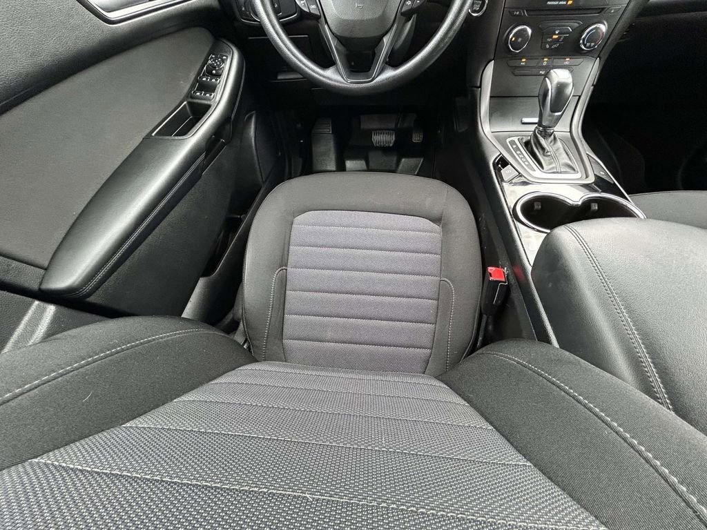 Used 2018 Ford Edge SE image 13