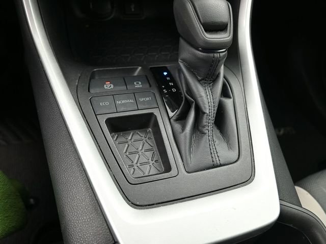 Used 2022 Toyota RAV4 XLE w/ Convenience Package image 12