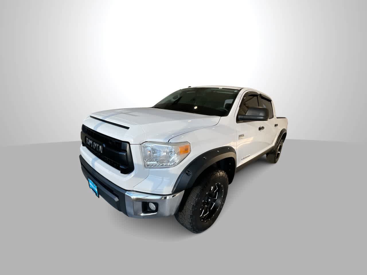 Used 2016 Toyota Tundra SR5 w/ SR5 Upgrade Package AWD/4WD image 4
