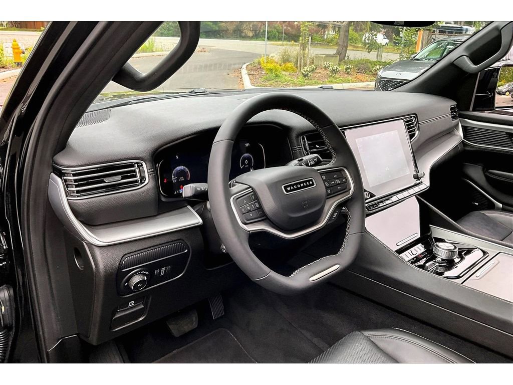 Used 2025 Jeep Wagoneer 4WD image 14