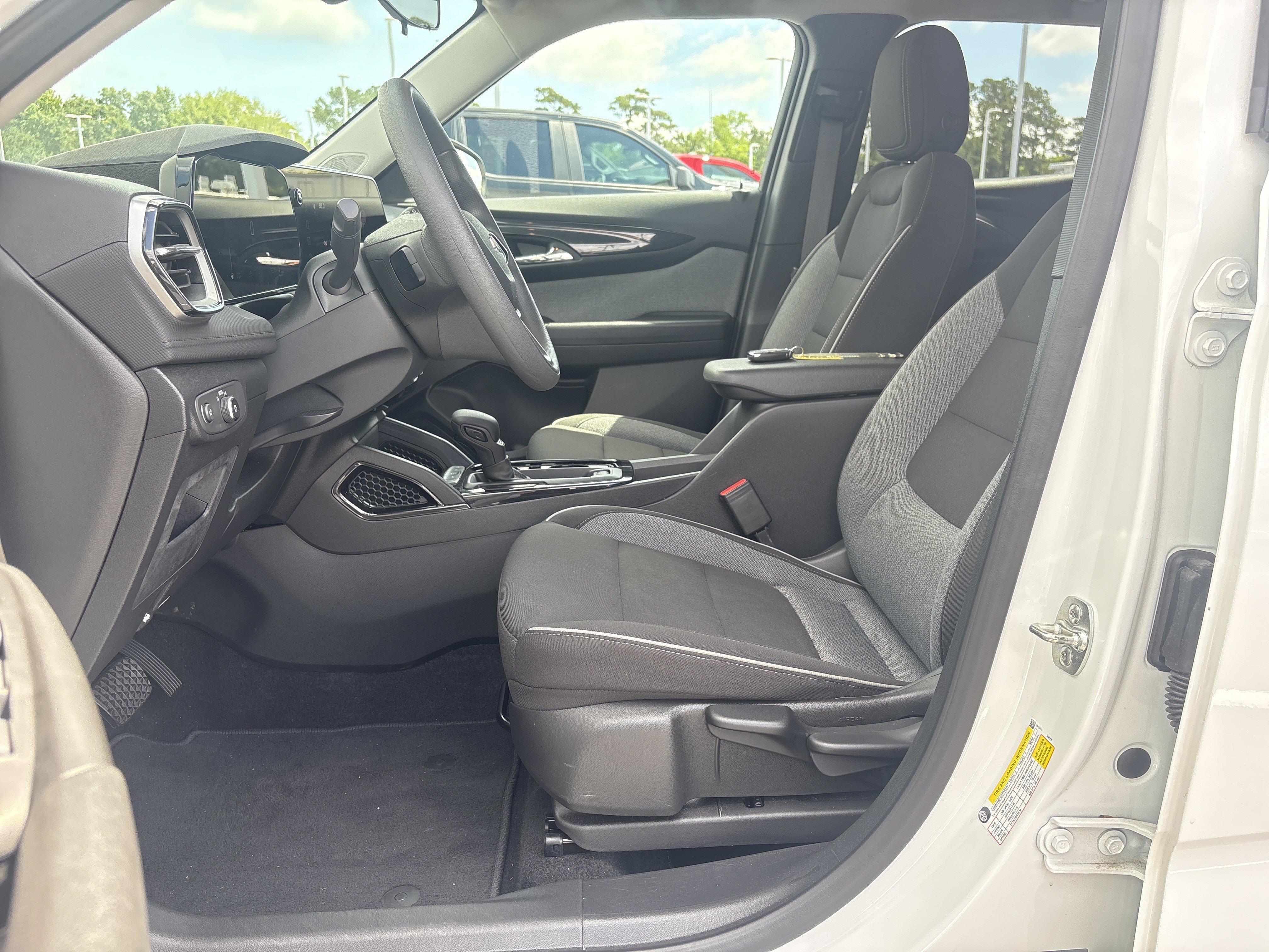 Used 2025 Chevrolet TrailBlazer LT FWD image 17