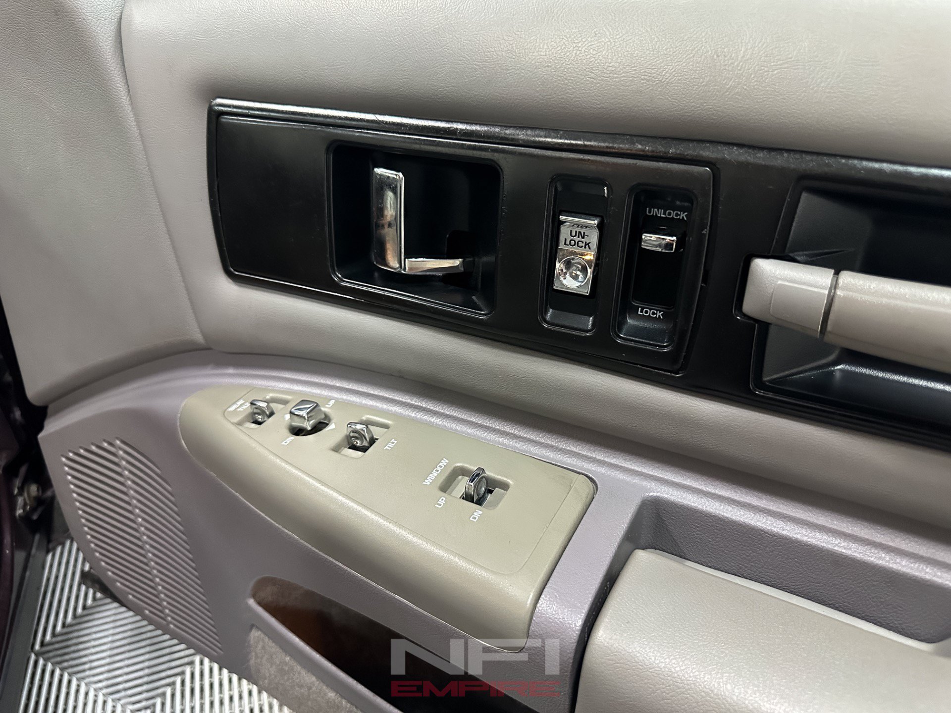 Used 1995 Chevrolet Impala SS RWD image 42