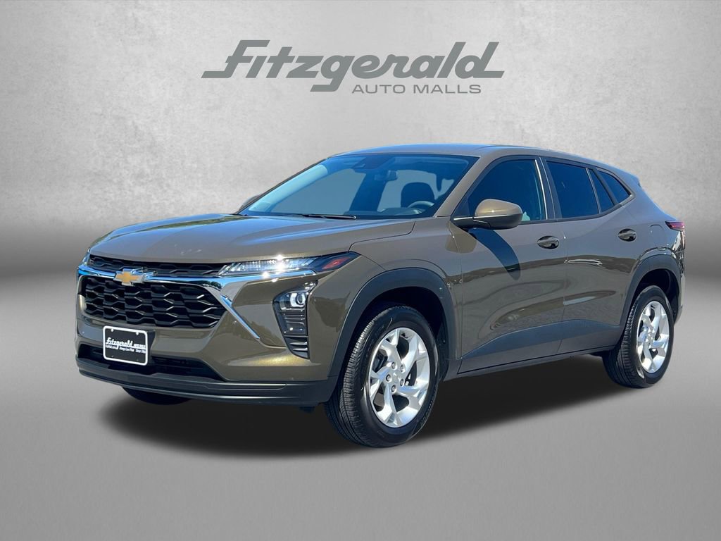 Used 2024 Chevrolet Trax LS w/ LS Convenience Package FWD image 2