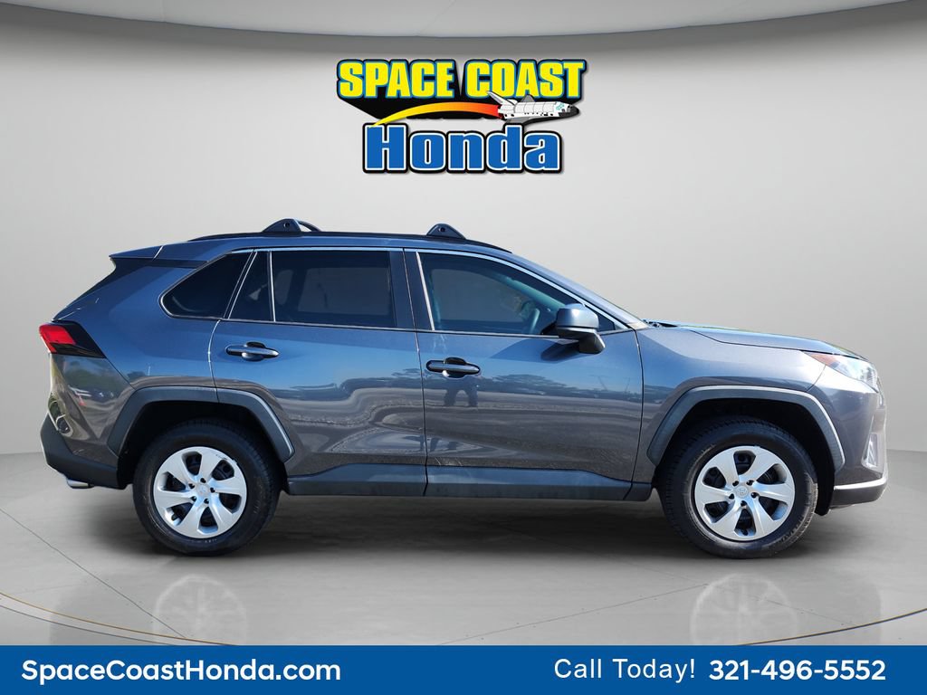 Used 2020 Toyota RAV4 LE FWD image 11