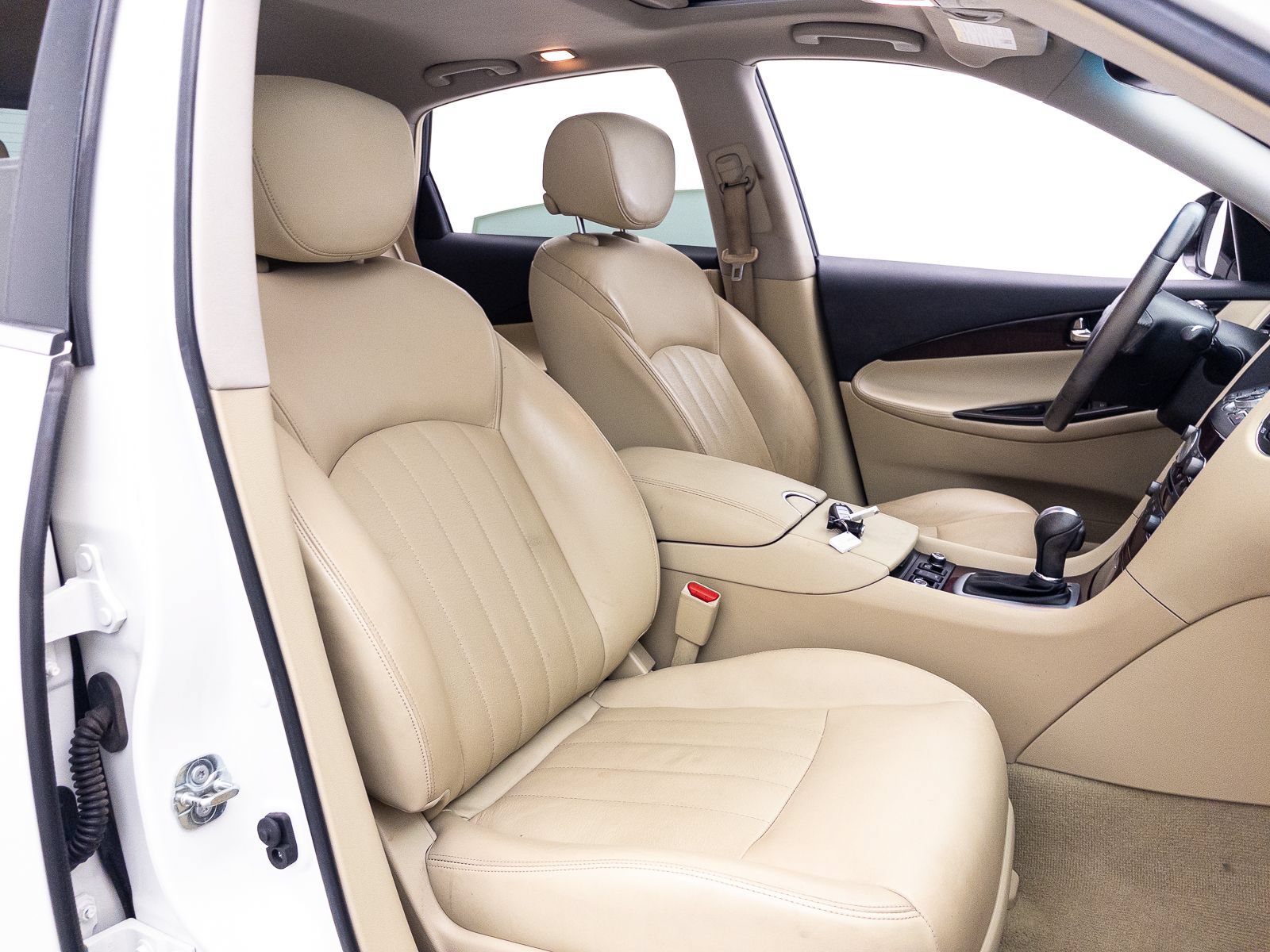 Used 2017 INFINITI QX50 2WD w/ Deluxe Touring Package image 32