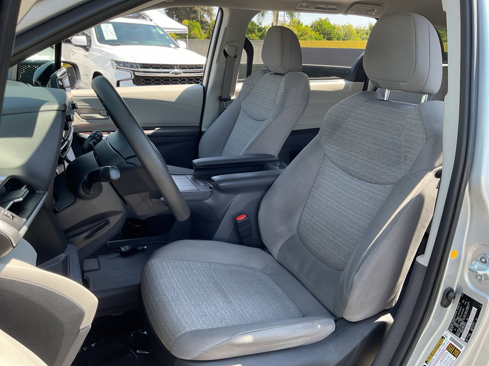 Used 2023 Toyota Sienna LE w/ LE Plus Package FWD image 18