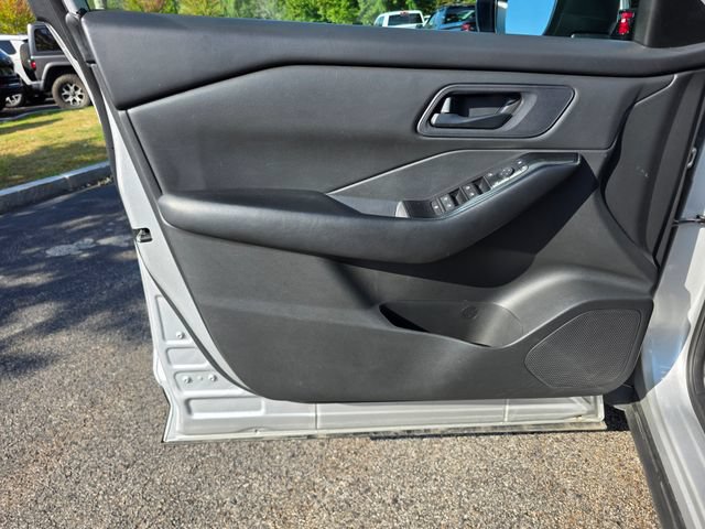 Used 2024 Nissan Rogue S AWD/4WD image 20