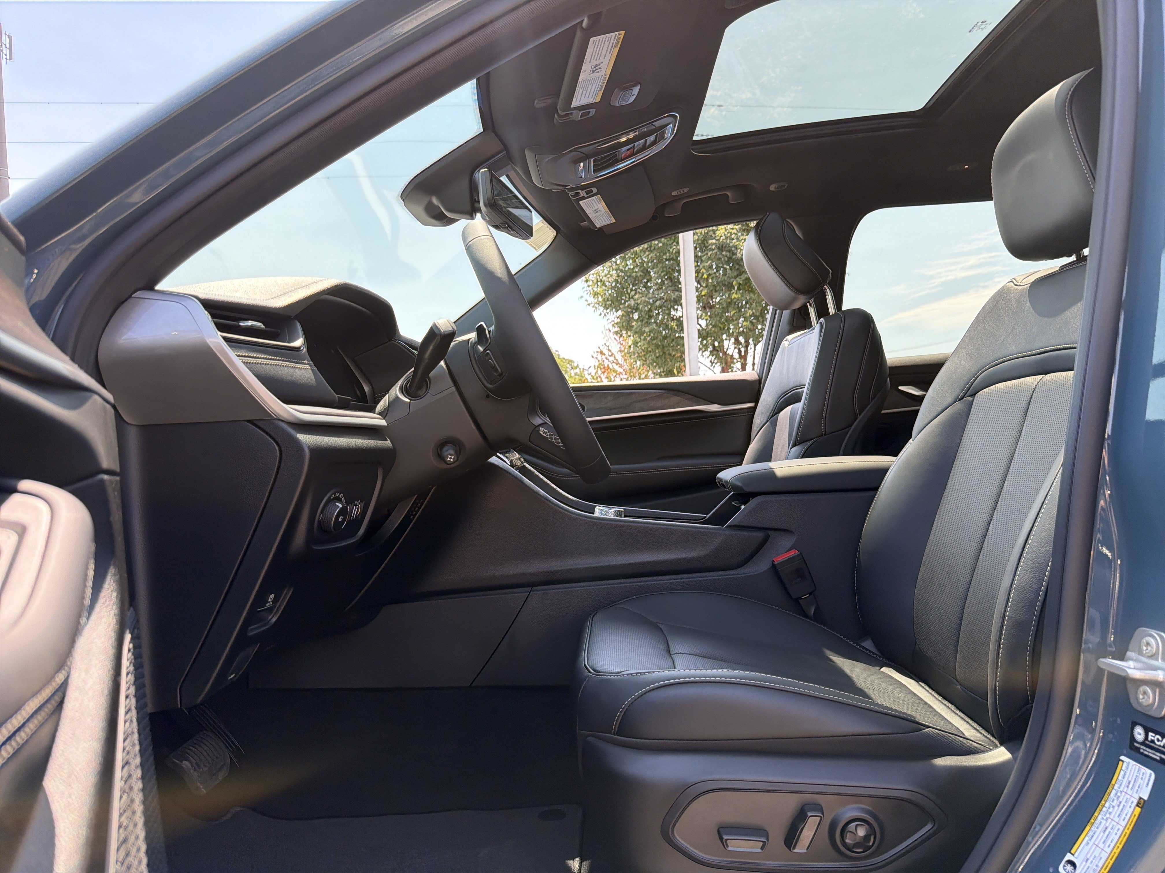 New 2026 Jeep Grand Cherokee L Limited AWD/4WD image 10