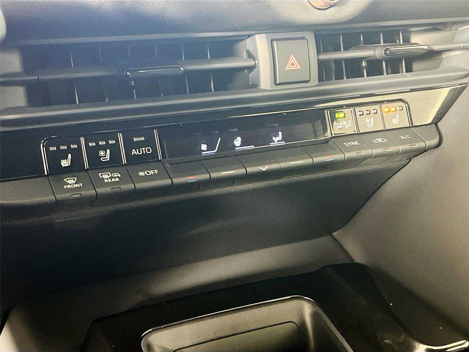 Used 2025 Toyota Crown Signia w/ Advanced Technology Package image 16