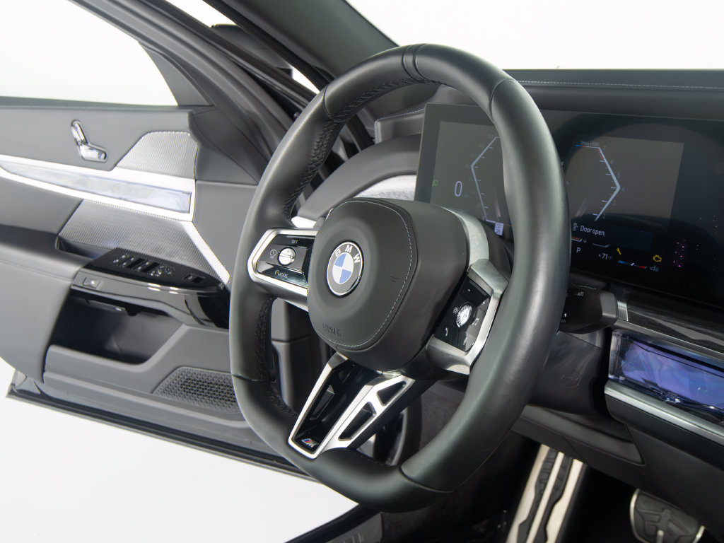 Used 2023 BMW 760i xDrive AWD/4WD image 39